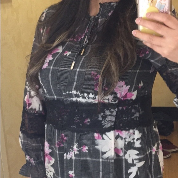 Lace and Floral DKNY Medium Blouse - Picture 3 of 5